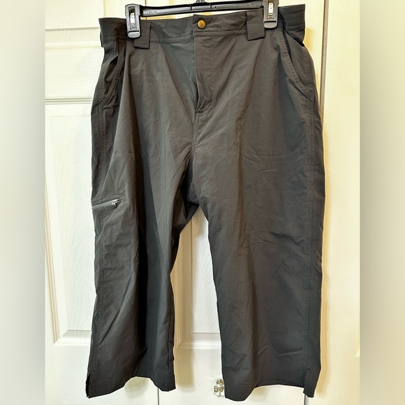 LL Bean biking capris with inside padded liner. - Picture 1 of 10